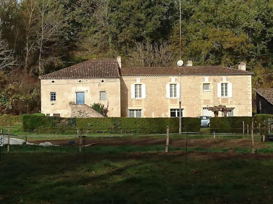 Location Meublee Au Milieu D'Un Ecrin De Verdure Aux Vieux Fours Noaillac Buitenkant foto